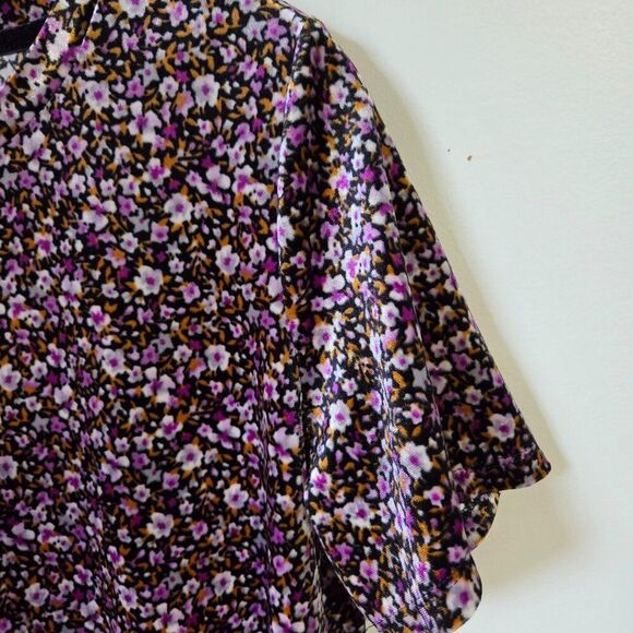LIKE NEW OLD NAVY VELVETY DITSY FLORAL TEE SIZE M - Picture 8 of 15